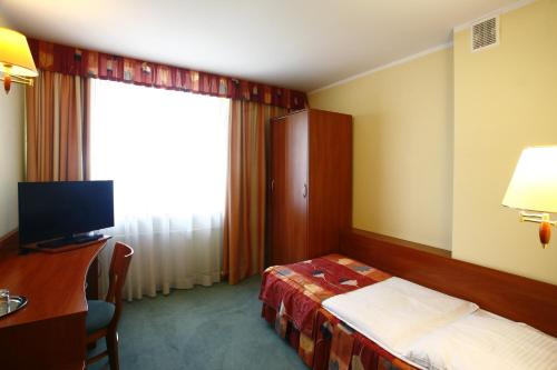 Hotel Prezydencki 3-starにあるテレビまたはエンターテインメントセンター