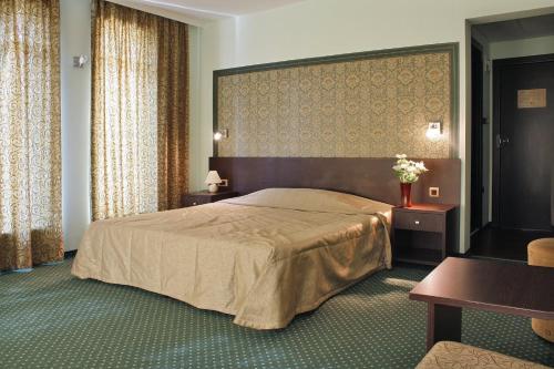 Lova arba lovos apgyvendinimo įstaigoje Hotel Dukov