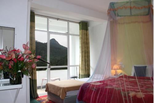 Ένα ή περισσότερα κρεβάτια σε δωμάτιο στο White House Riverside Retreat