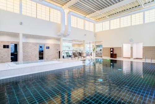 The swimming pool at or close to Apex City Quay Hotel & Spa