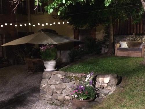 Κήπος έξω από το Le Val d'Ailleurs