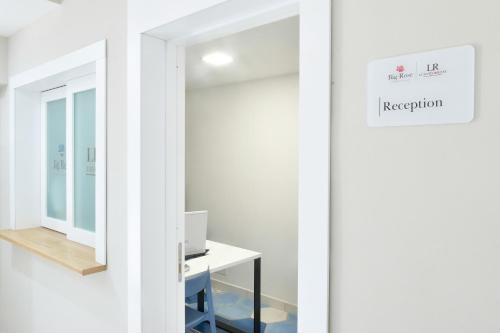 an open door with a sign that reads reception at Big Rose in Rossano