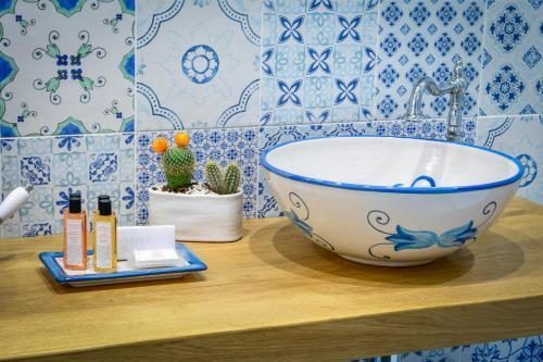 a bowl sitting on top of a counter with a sink at Big Rose in Rossano