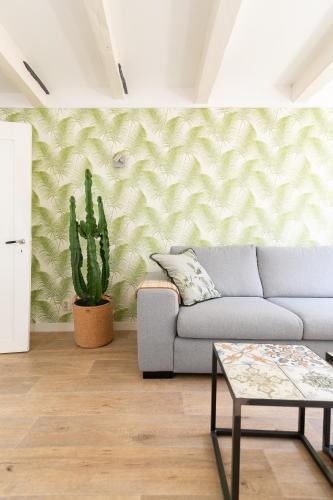 a living room with a couch and a cactus at Fruit of the City - R.Q.C. in The Hague