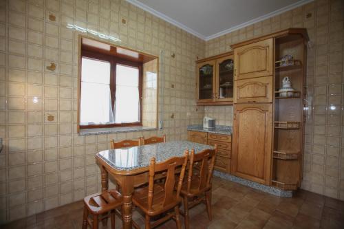 Dapur atau dapur kecil di Casa Rubieira