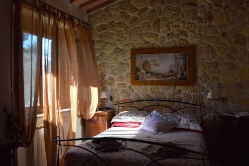 Katil atau katil-katil dalam bilik di Tuscan home in Etruscan landscape