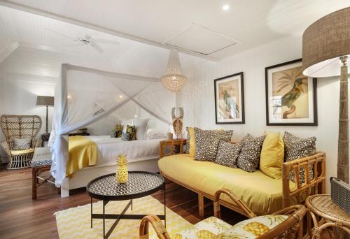 Гостиная зона в GYP SEA Saint Barth