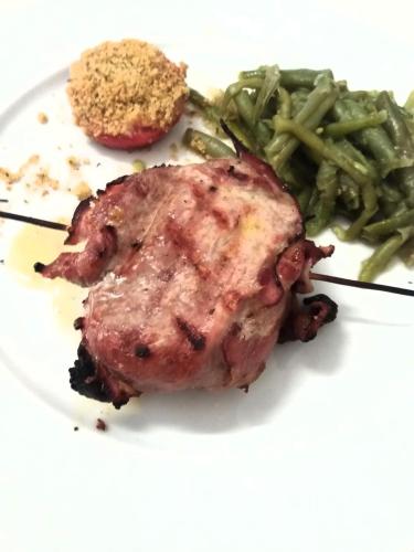 a plate of food with a piece of meat and green beans at Hotel Gioiella Depandance in Bellaria-Igea Marina