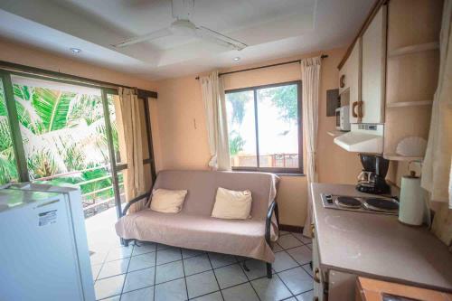 a living room with a couch and a kitchen at La Dolce Vita in Esterillos