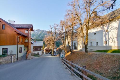 a street in a town with houses and a fence at Appartement Klosterhügel in Haus im Ennstal