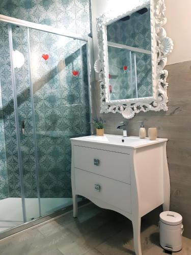 a bathroom with a white sink and a shower at Apartamento Corazón de Portales in Logroño