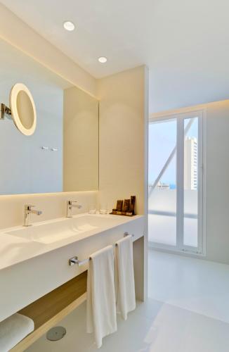 Ванная комната в Hotel Don Pancho - Designed for Adults