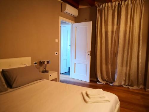 a bedroom with a bed and a window with a door at Villa Zen 2 in Padova