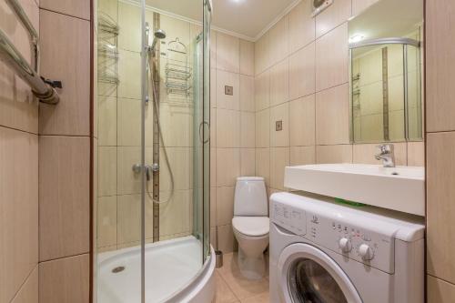 モスクワにあるAG Apartment Mashinostroenya 9/2のバスルーム(洗濯機、シンク付)