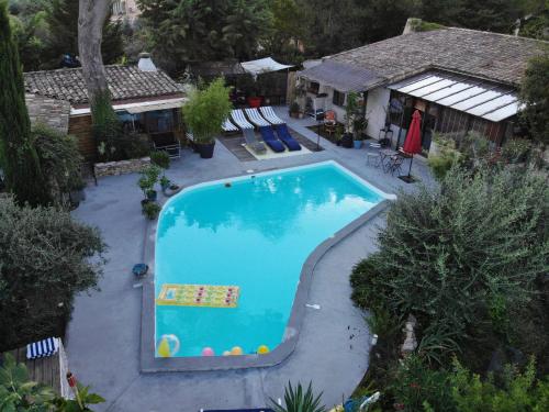Πισίνα στο ή κοντά στο Inn 4 Bears