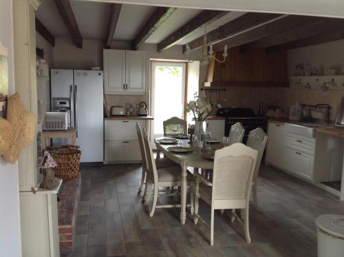 Kuchyň nebo kuchyňský kout v ubytování Lemonie Farmhouse