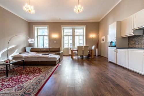 Galería fotográfica de ✰DOWNTOWN GRAND APARTMENT - Old Town TOP Location✰ en Praga