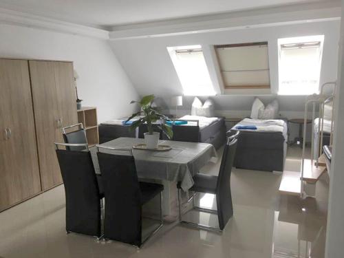a room with a table and chairs and a living room at Pension / Zimmervermietung Wasbek in Wasbek