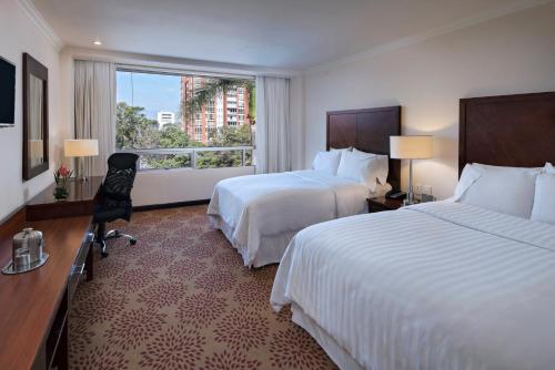 Un pat sau paturi într-o cameră la Hotel Biltmore