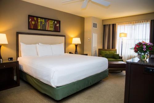 A bed or beds in a room at Isle Casino Hotel Bettendorf