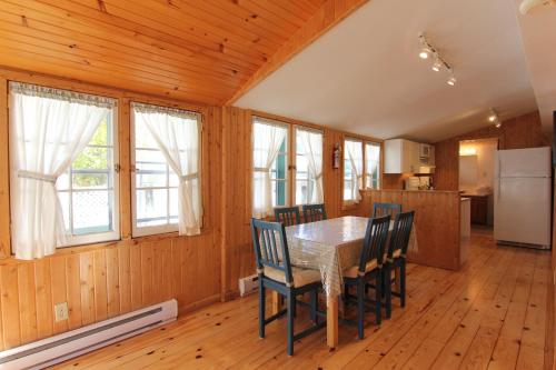 Gallery image of Birch Cliff Lodge on Baptiste Lake in Bancroft