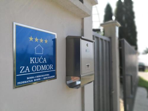 Majutusasutuses Holiday Home Zelena Oaza olev sertifikaat, autasu, silt või muu dokument