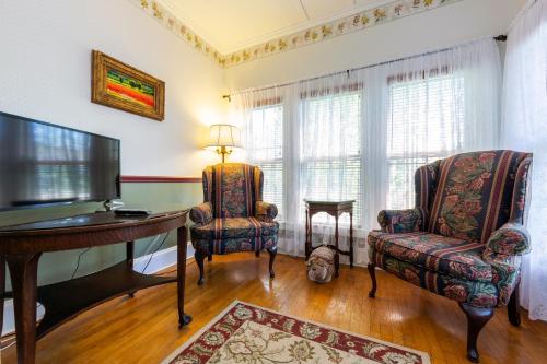 Μια τηλεόραση ή/και κέντρο ψυχαγωγίας στο The Elmhurst Inn