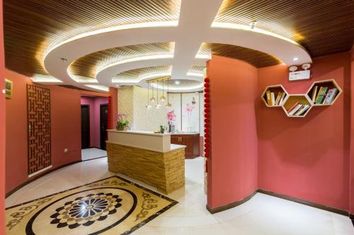 a lobby with red walls and a ceiling at Chongqing Ouranjian Lake View Guesthouse in Chongqing