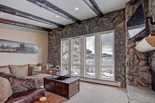 A308 Lake Cliffe Condo – Photos 4