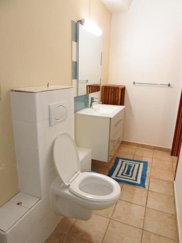 Bany a GÎTE MORINGA