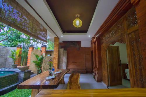 Πισίνα στο ή κοντά στο Karunia House Ubud