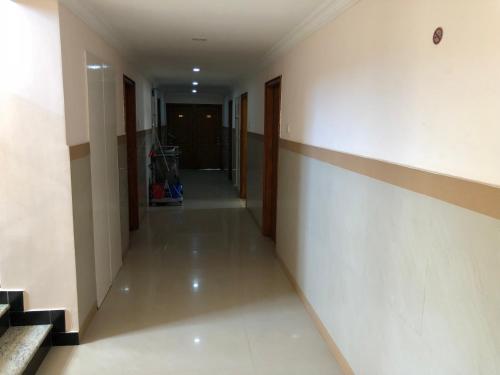 an empty hallway with a hallway leading to a room at Hotel GARISHPARK in Rāmanāthapuram