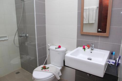 Kamar mandi di Bahamas Hotel & Resort Belitung