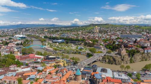 Nespecifikovaný výhled na destinaci Tbilisi nebo výhled na město při pohledu z hotelu