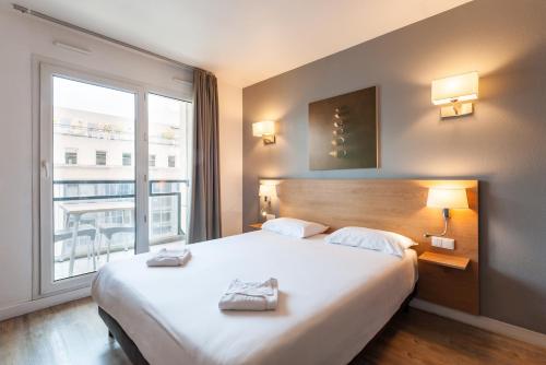Ένα ή περισσότερα κρεβάτια σε δωμάτιο στο Residhotel Le Grand Prado