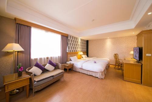 A bed or beds in a room at European Castle歐堡商務汽車旅館有限公司