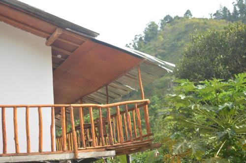 Un balcón o terraza de Ella River Face Inn