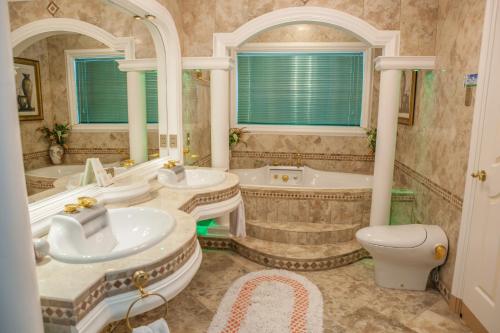Koupelna v ubytování Breakfast at Monaco - Palais Boracay