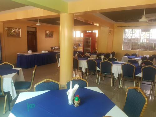 Restoran atau tempat lain untuk makan di Good Samaritan Inn