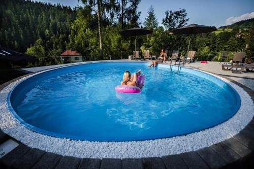 Bazén v ubytování Apartamenty Eskapada nebo v jeho okolí