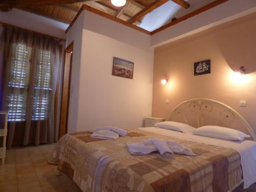 מיטה או מיטות בחדר ב-Odyssia near the Seaside