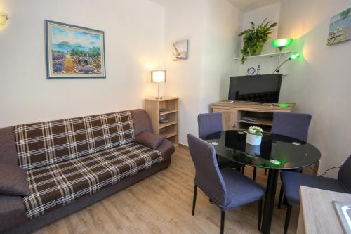 Apartment Polic