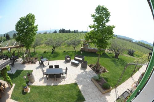 Taman di luar Agriturismo Sol De Montalto