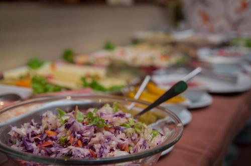 Comida en o cerca de este hotel