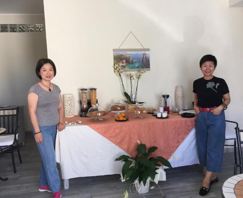two women standing in front of a table at B&B Magna Graecia in Scalea