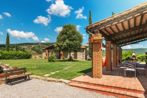 a pavilion with a table and a bench in a yard at Agriturismo Pian del Vescovo in Massa Marittima