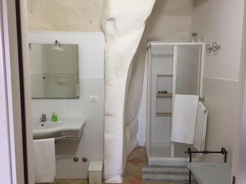 Koupelna v ubytování B&B Il Palazzotto del Caveoso