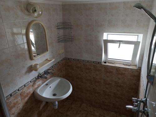 a bathroom with a sink and a mirror at Anele,Kiten in Kiten