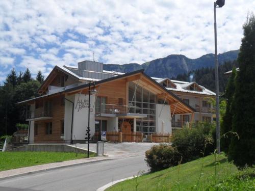 Nespecifikovaný výhled na hory nebo výhled na hory při pohledu z hotelu