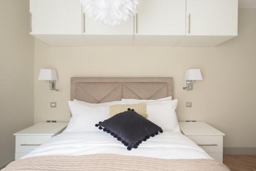 Posteľ alebo postele v izbe v ubytovaní The New Bond Street Loft - Modern & Central 1BDR